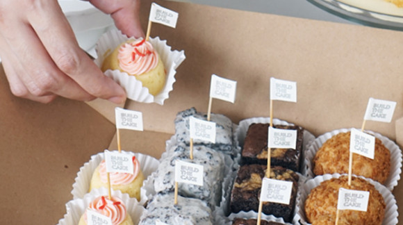 Dessert Box, cemilan kekinian yang wajib kamu coba / Dessert Box, current snacks that you must try